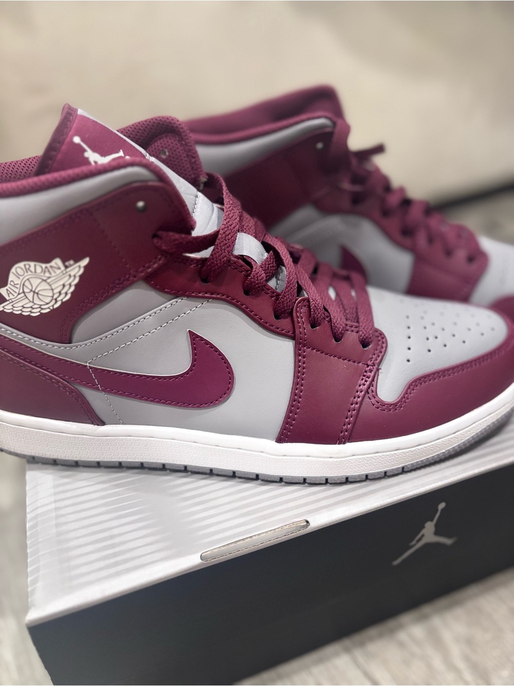 Air Jordan 1 Mid 'Cherrywood Red'